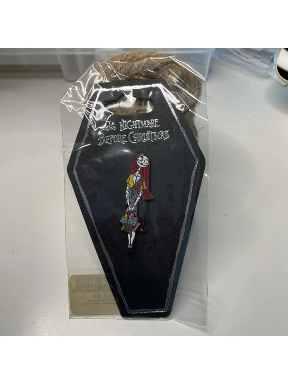 NIGHTMARE BEFORE CHRISTMAS SALLY PIN DISNEYLAND EXCLUSIVE MINT ON COFFIN CARD
